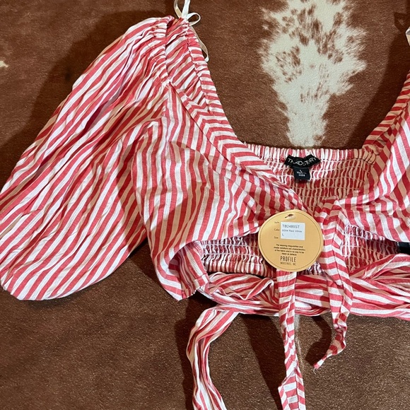 New with tag Thread Story top red and white cropped - Picture 2 of 4
